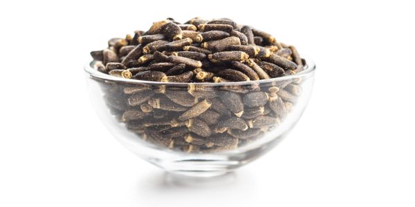 Τα 5 Βότανα που Βοηθούν το Συκώτι (και Πότε τα Χρειαζόμαστε)